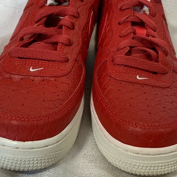 Red leather Nike Air Force 1 LV8 sneakers - Picture 1 of 12